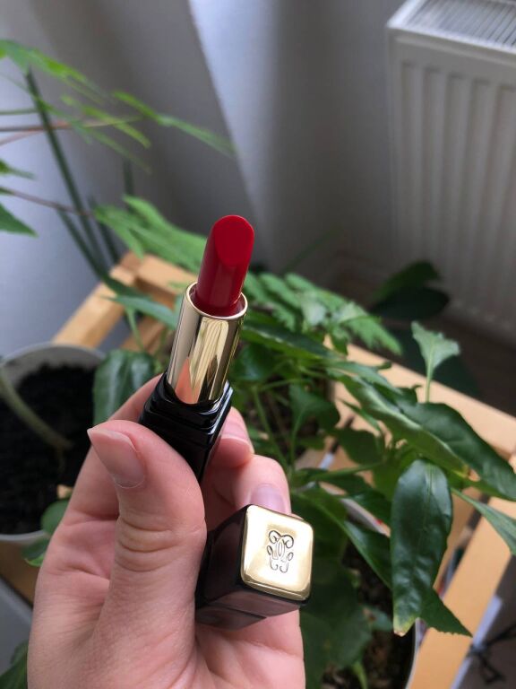 Червона кремова помада GUERLAIN Kiss Kiss Shaping Cream Lip Colour 325 Rouge Kiss