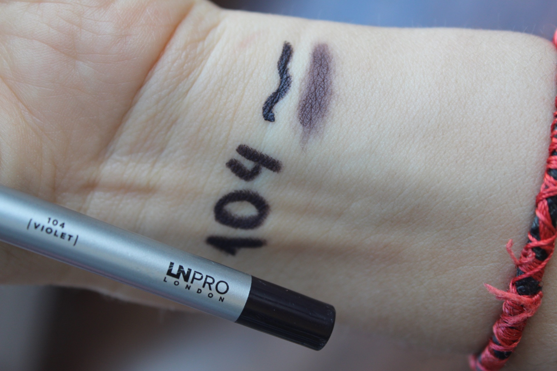 104 відтінок LN Pro Kajal Eye Liner