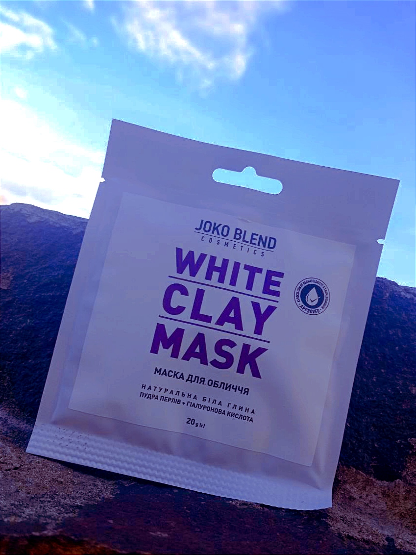 Біла глиняна маска для обличчя