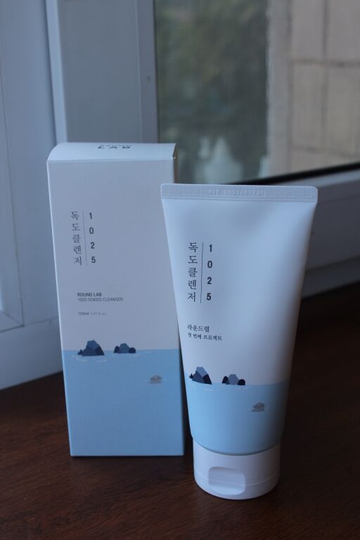 М'який очищувальний гель для вмивання Round Lab 1025 Dokdo Cleanser