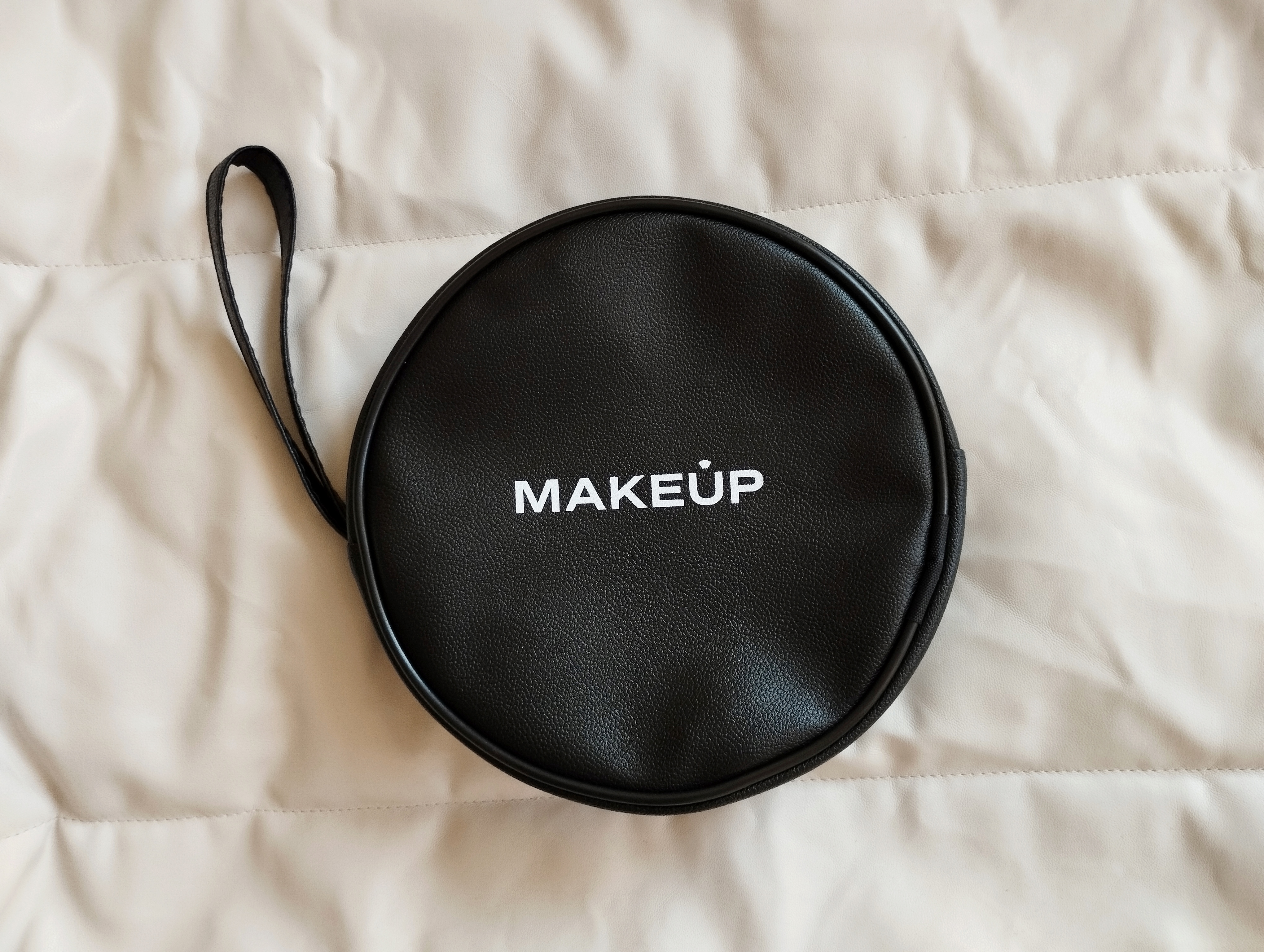 Стильный клатч-косметичка від Makeup