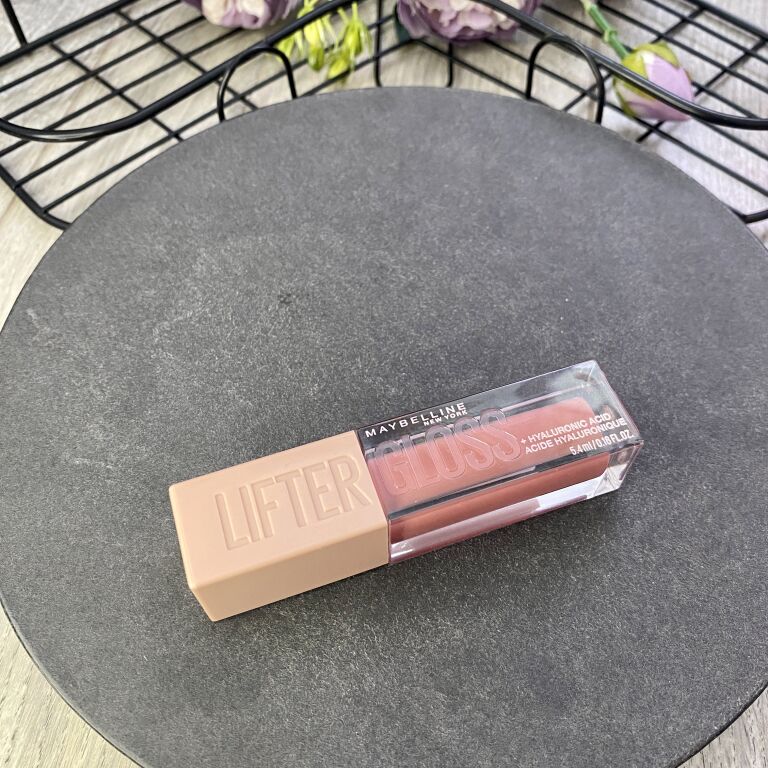 Свотчи блиску Maybelline New York Lifter Gloss.