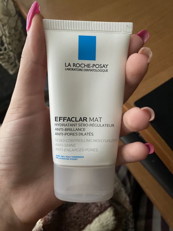 Зволожуюча матуюча себорегулююча емульсія La Roche-Posay Effaclar MAT