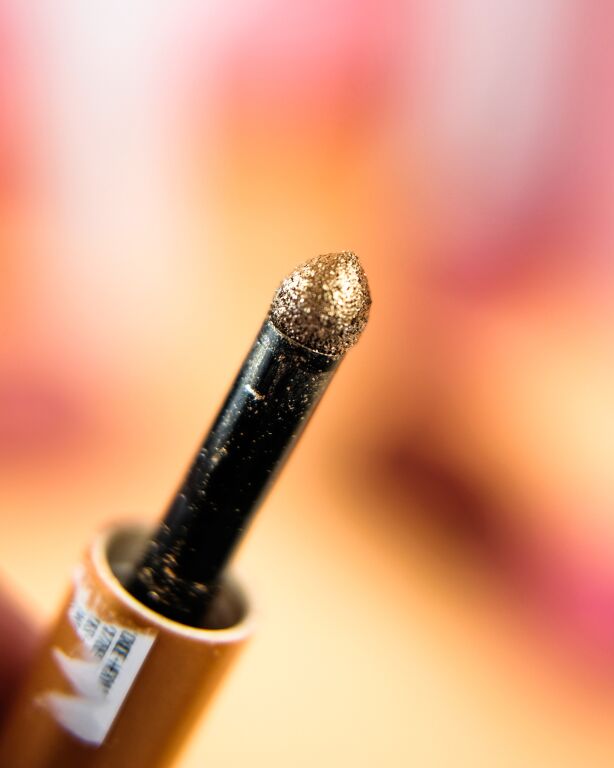 Maybelline Color Strike Eye Shadow Pen: а якої якості шимерні стіки? 