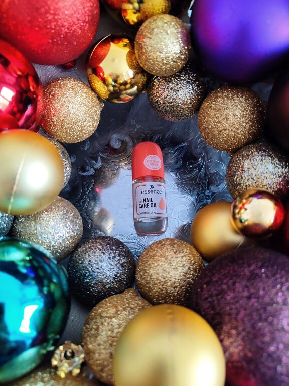 Essence the nail care oil 💮