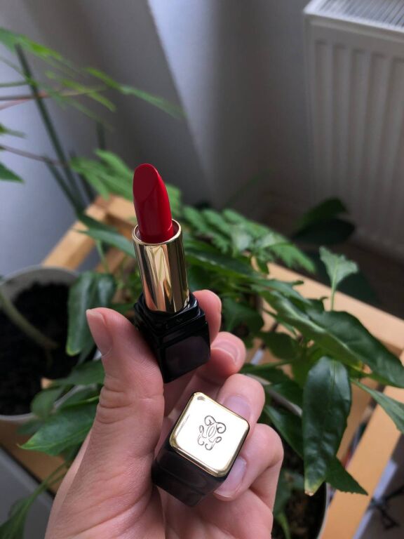 Червона кремо�ва помада GUERLAIN Kiss Kiss Shaping Cream Lip Colour 325 Rouge Kiss