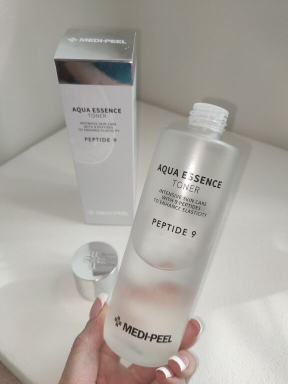 Зволожувальний тонер з комплексом 9 пептидів Medi-Peel Peptide 9 Aqua Essence Toner