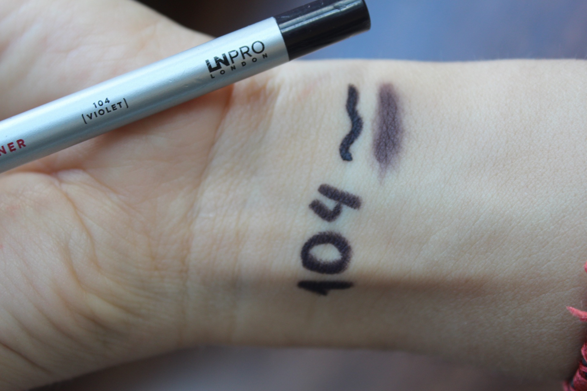 104 відтінок LN Pro Kajal Eye Liner