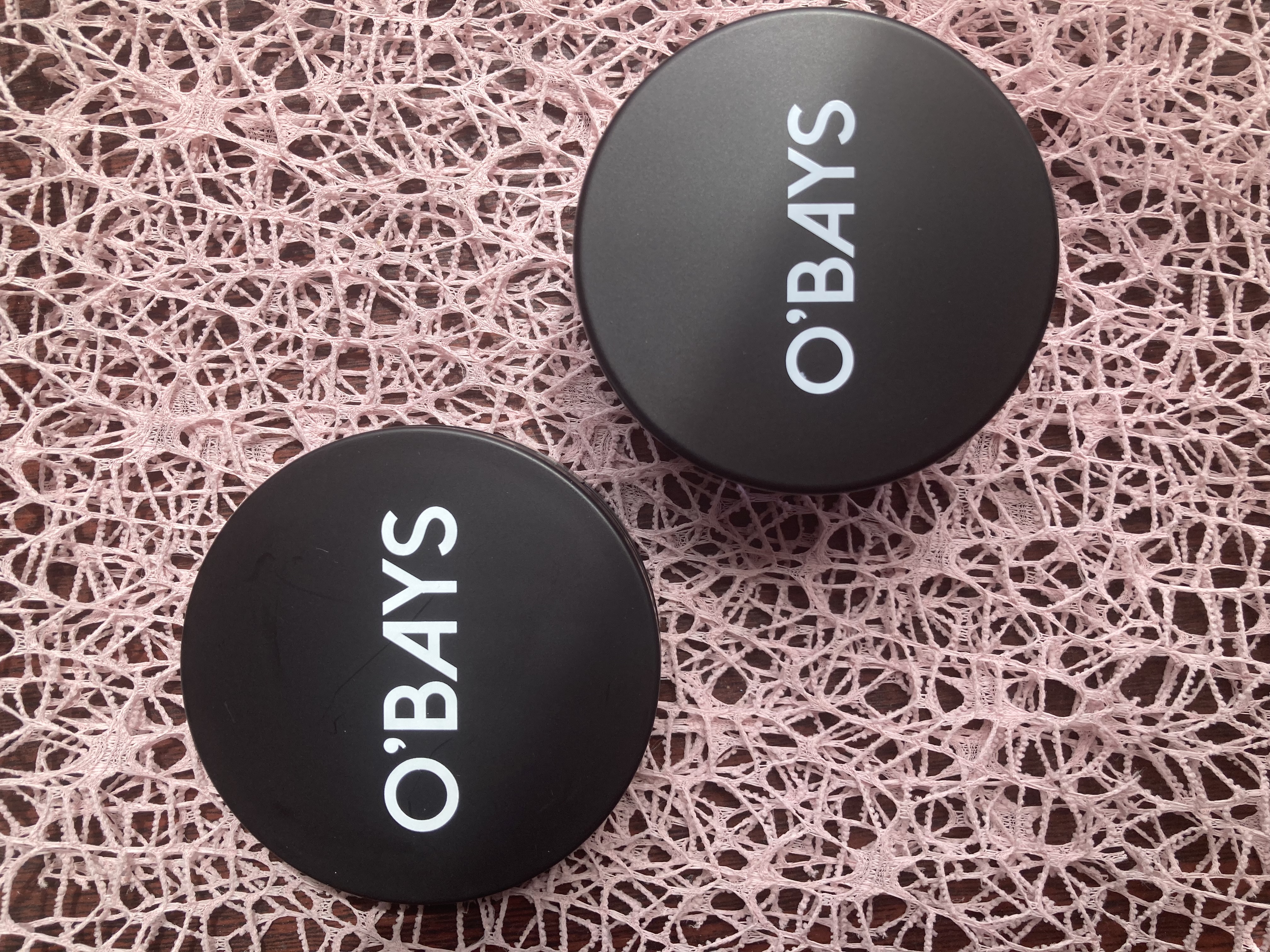 O’BAYS Long-Lasting Finish Powder & O’BAYS Pore-Blurring Powder