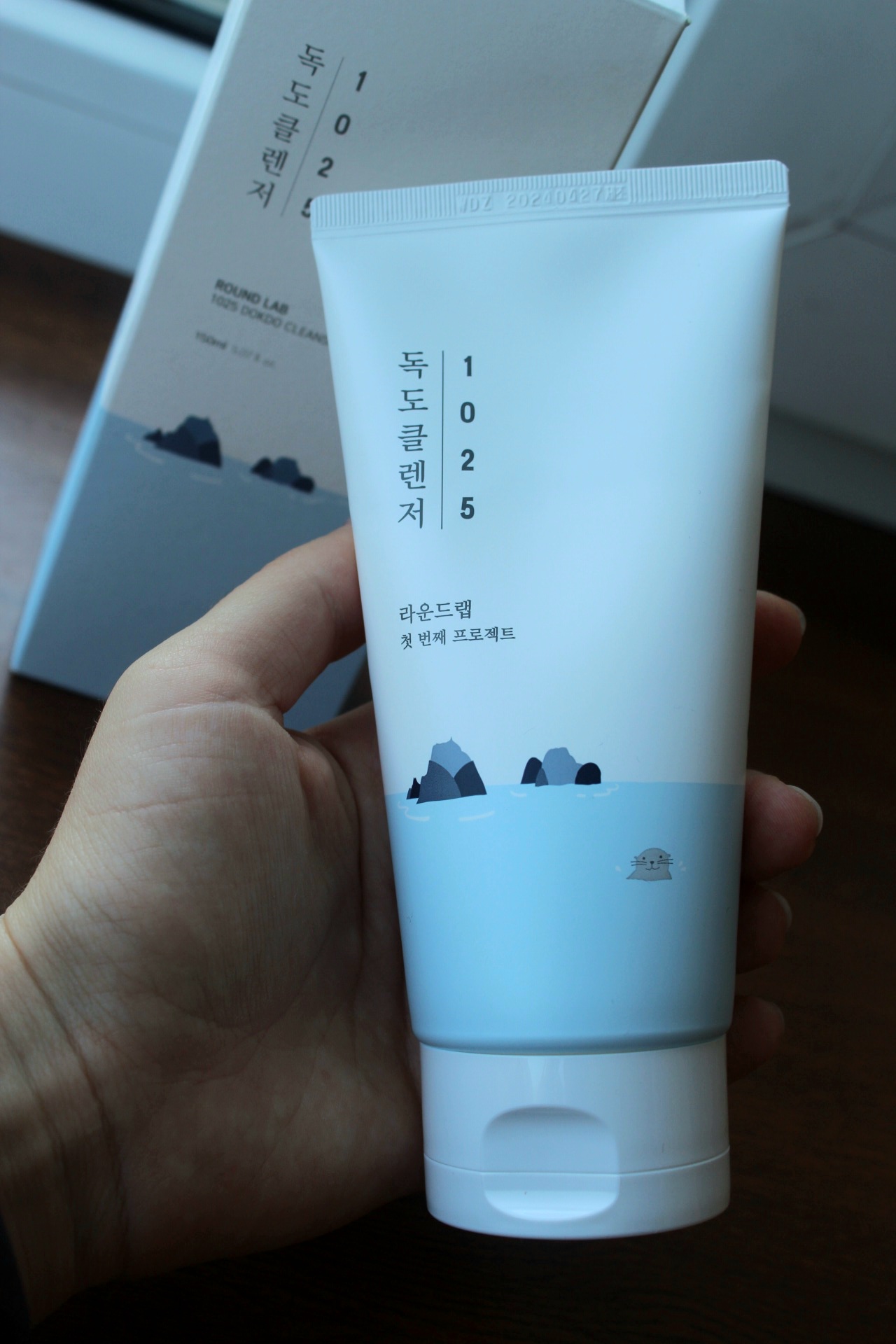 М'який очищувальний гель для вмивання Round Lab 1025 Dokdo Cleanser