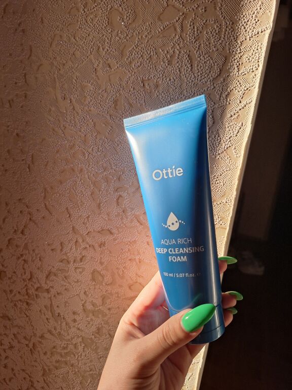 Пінка для вмивання Ottie Aqua Rich Deep Cleansing Foam