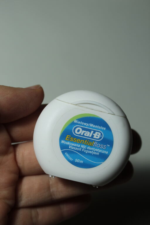 Нитка для зубів Oral-B Essential Floss