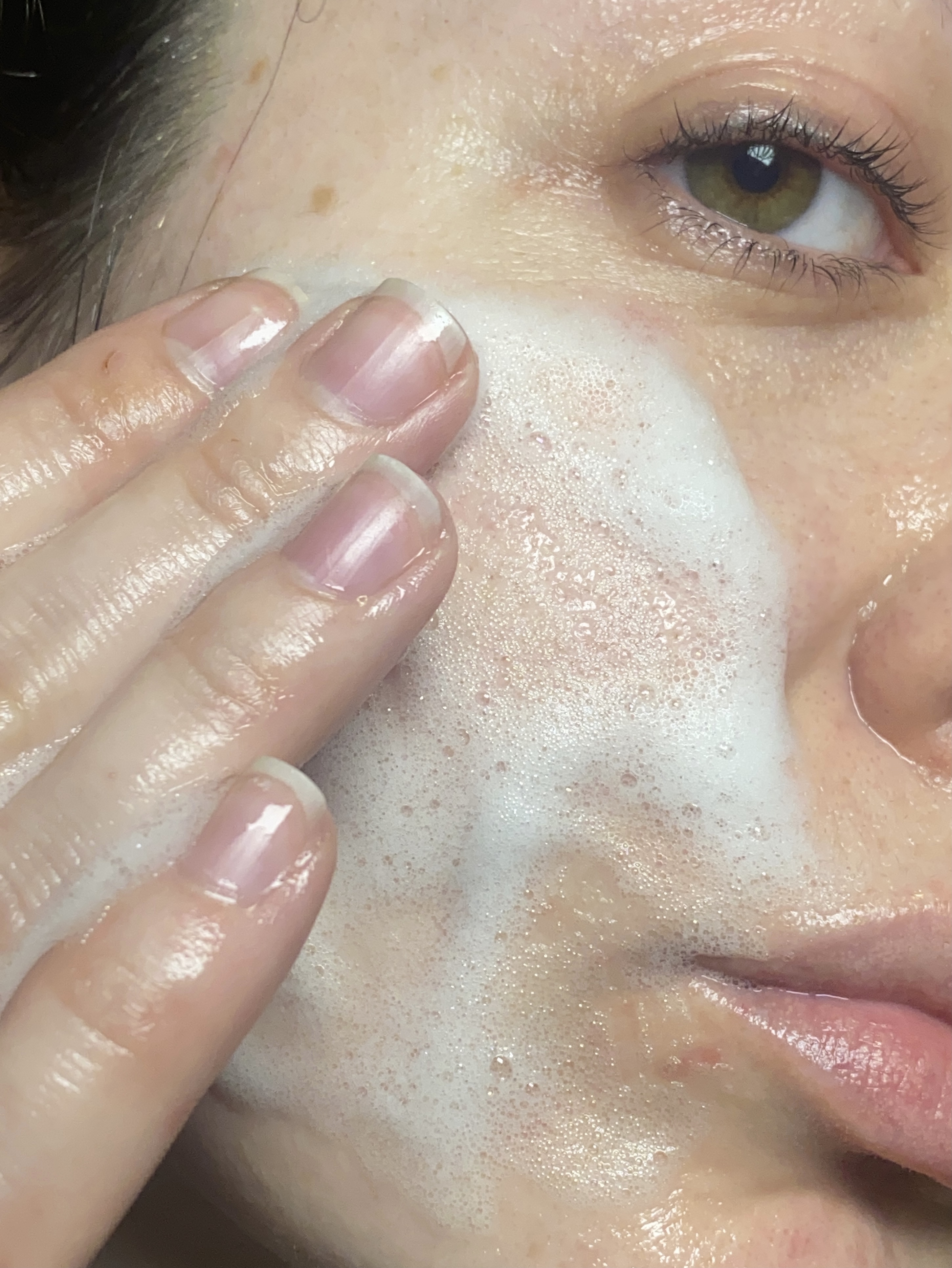 Ніжне і ефективне очищення шкіри обличчя