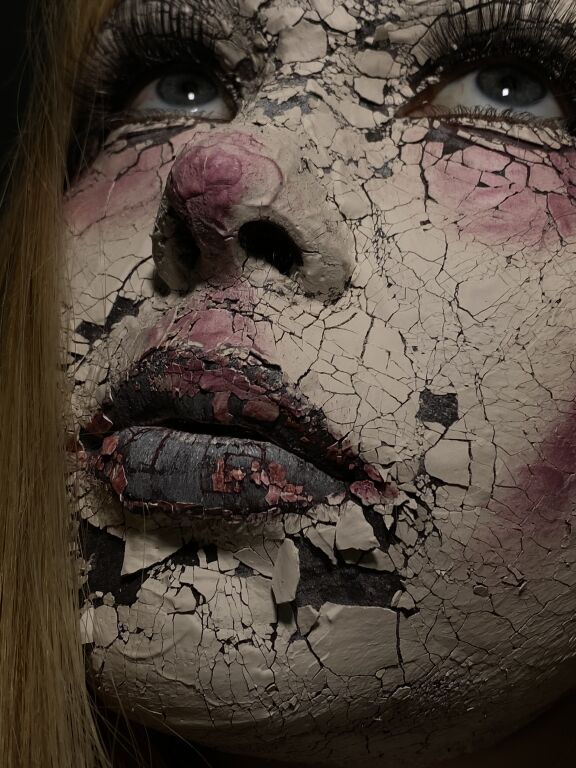 Cracked doll makeup