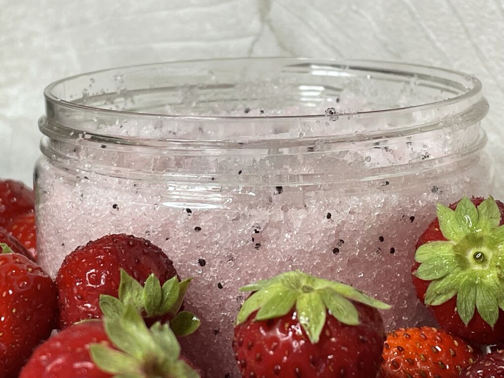 Lunnitsa | Strawberry Scrub