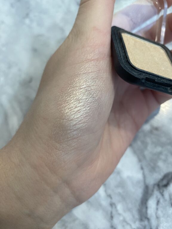 тіні Kiko Smart Colour Eyeshadow: ніжний молочний відтінок — любов з першого погляду!