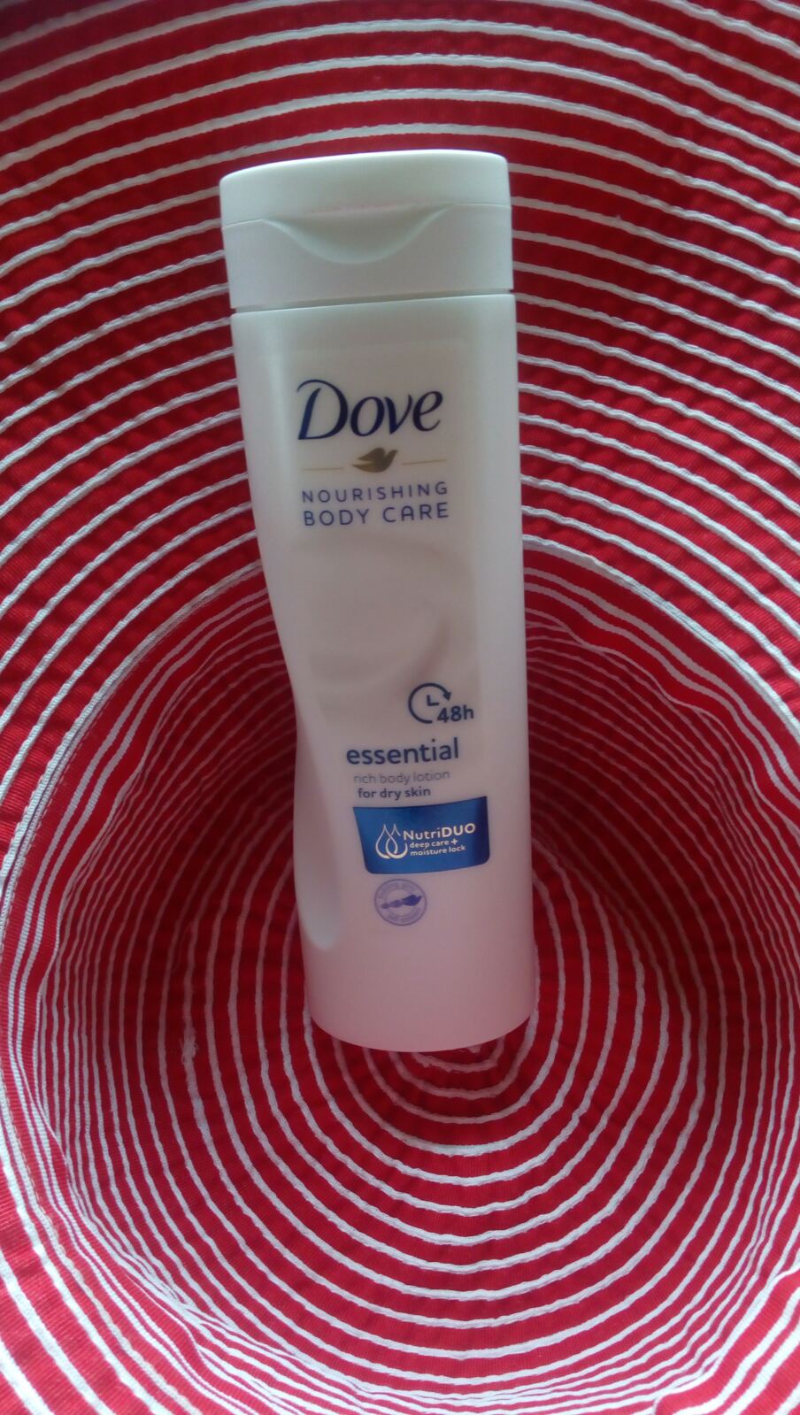 Лосьйон для тіла Dove Essential Dry Skin