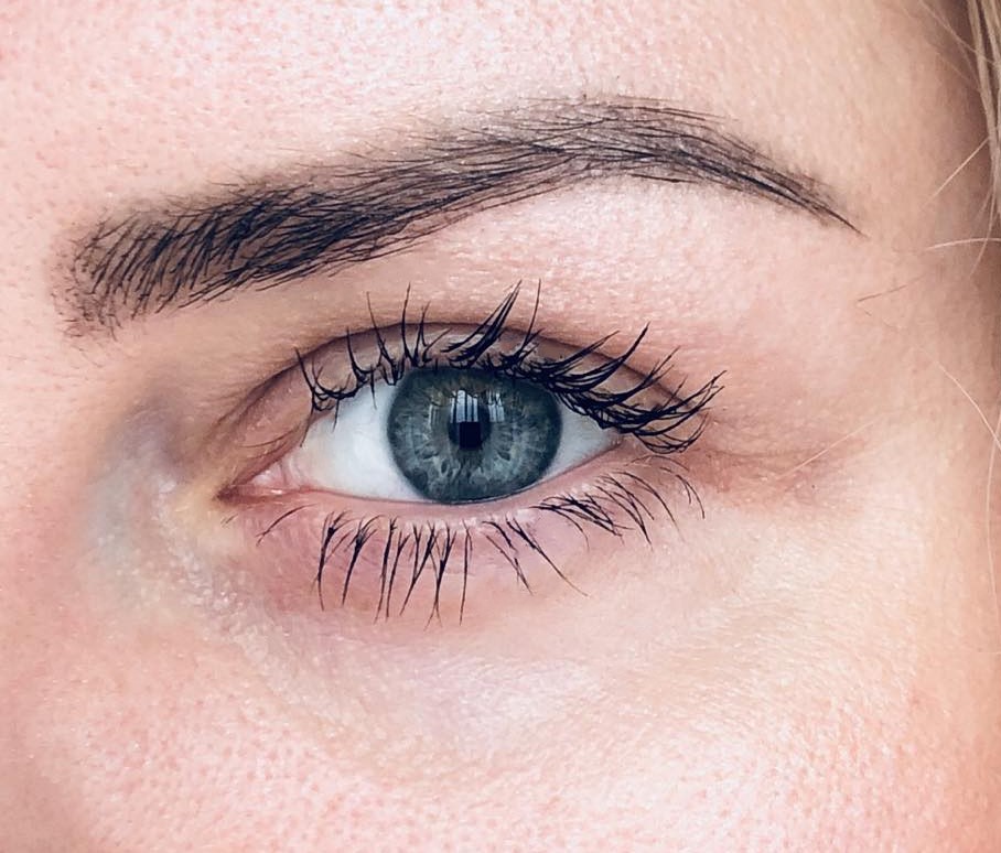 Brightening Eye Serum - відмінне зволоження для чутливої ​​шкіри