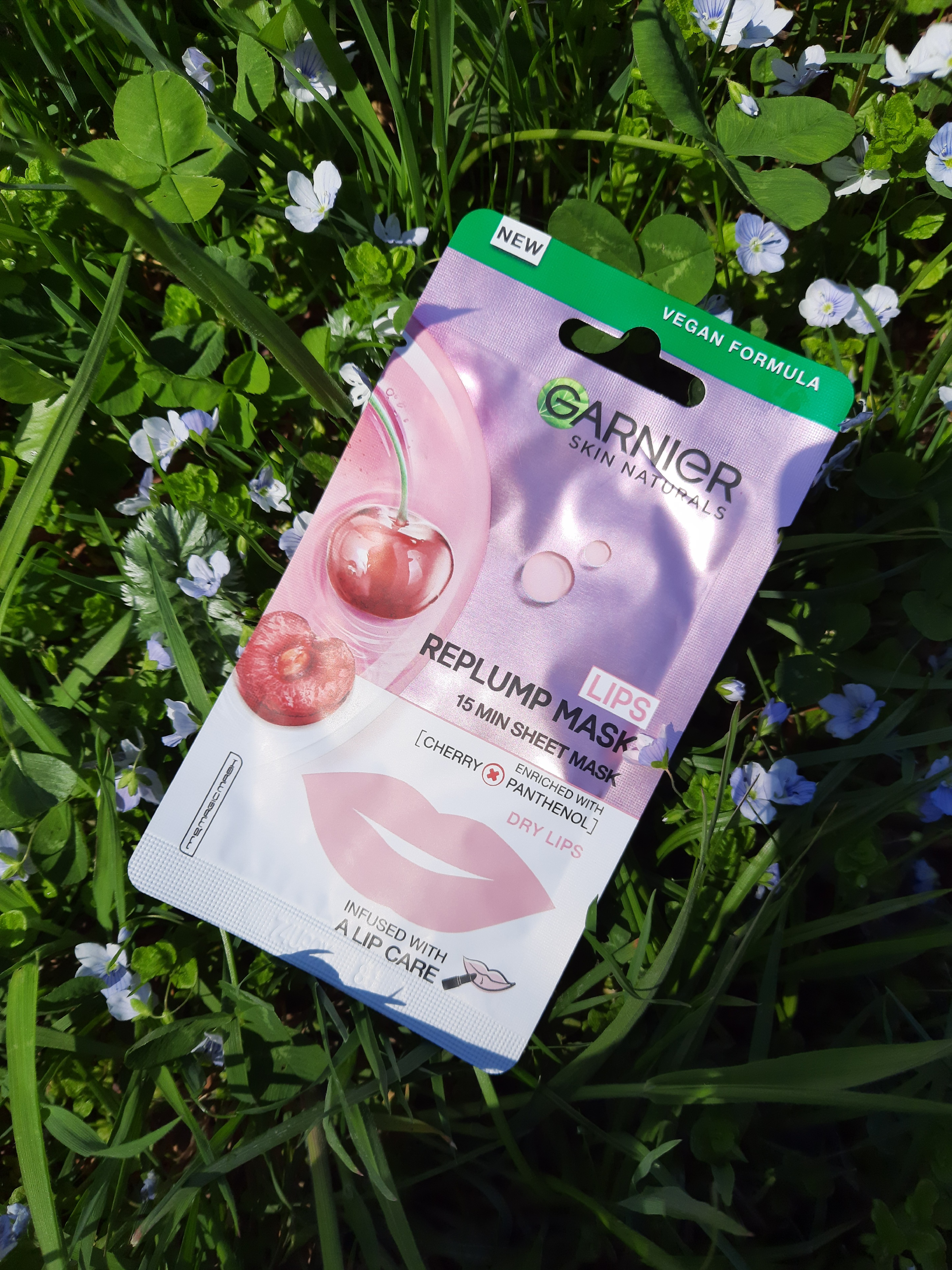 Тканинна маска для губ з екстрактом вишні та провітаміном В5 Garnier Skin Naturals