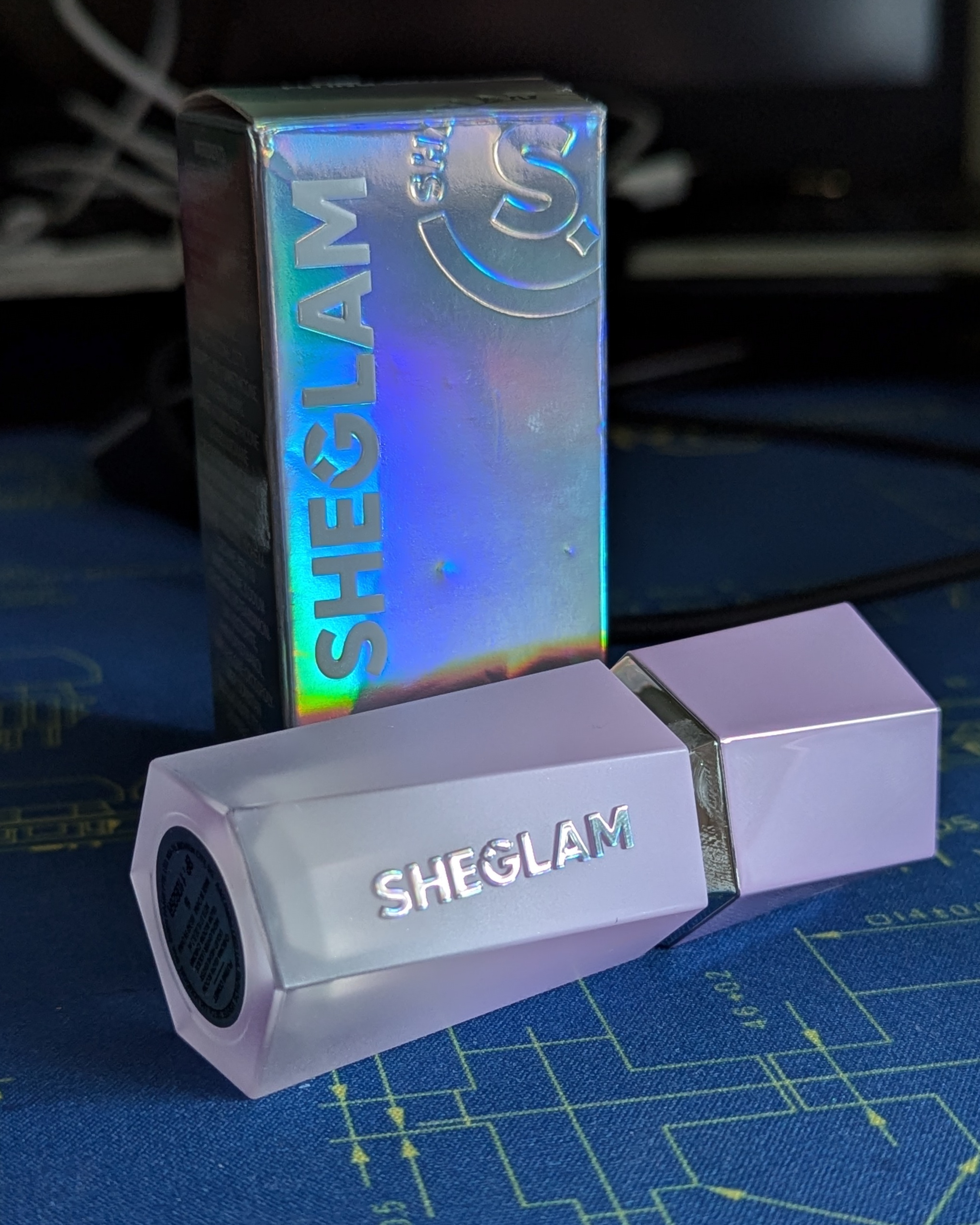 Sheglam "Chroma-glow bloom liquid highlighter"