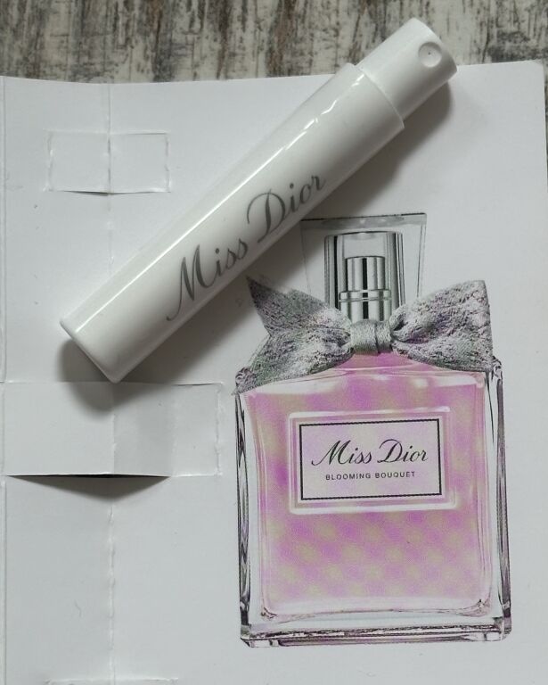 Ніжний весняний аромат від Dior