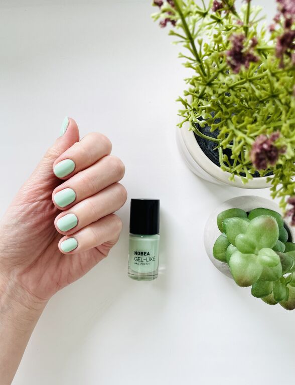 Nobea Day-to-Day Gel-like Nail Polish Гелевий ефект на нігтях по приємній вартості