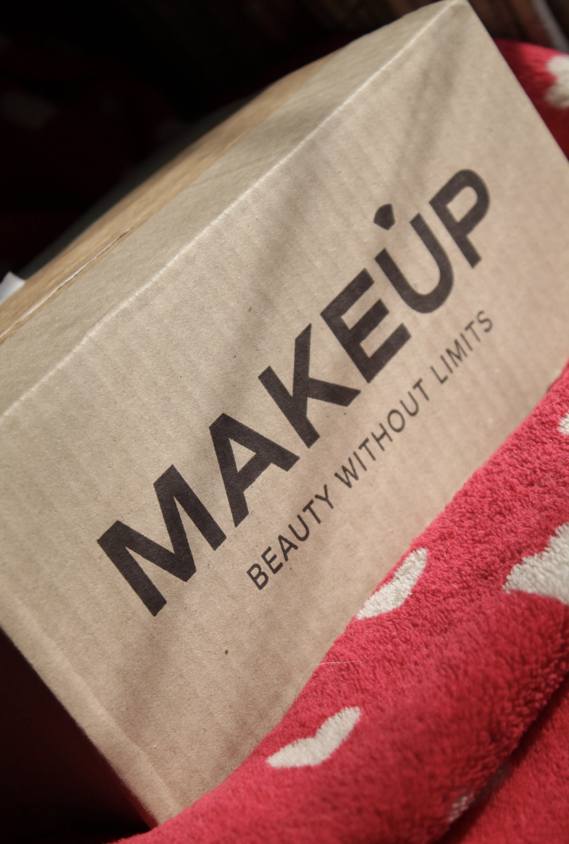 Ранкова сонячна розпаковка посилка з Makeup