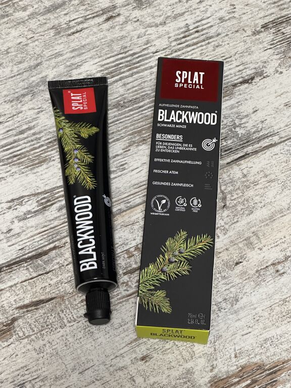 Чорна зубна паста "Blackwood"