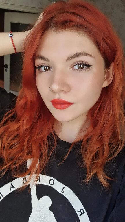 Makeup of the day з червоною помадою