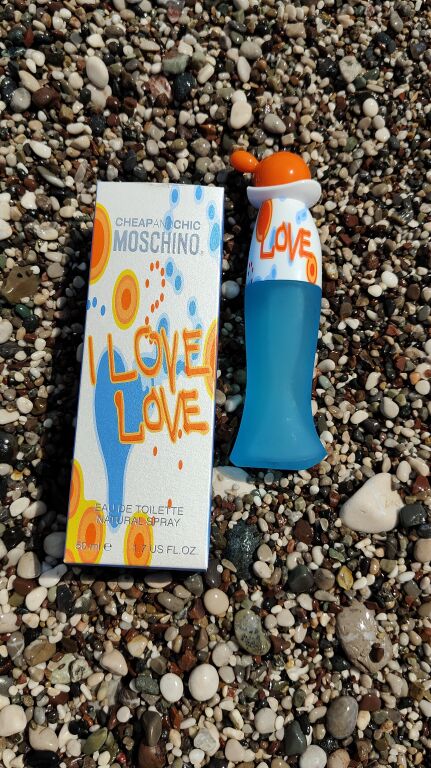 Moschino " I love love"