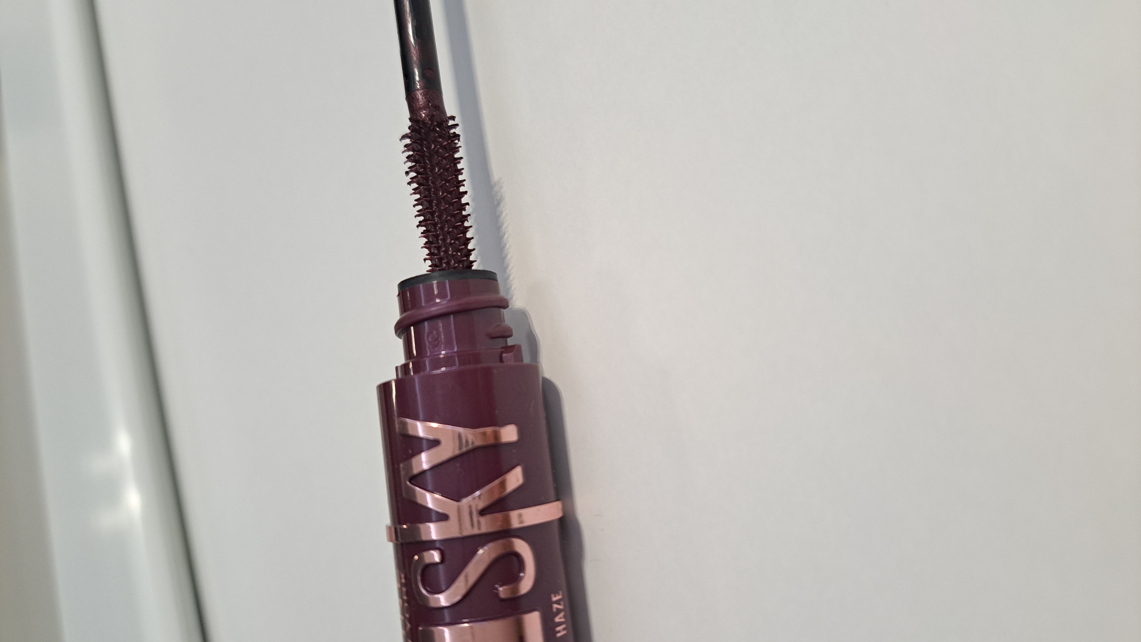 Туш для подовження вій Maybelline New York Lash Sensational Sky High Бургунді