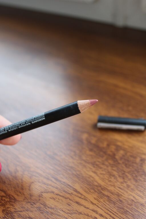 102 відтінок LN Pro Contour Lip Liner Олівець для губ