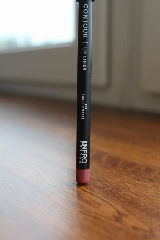 102 відтінок LN Pro Contour Lip Liner Олівець для губ