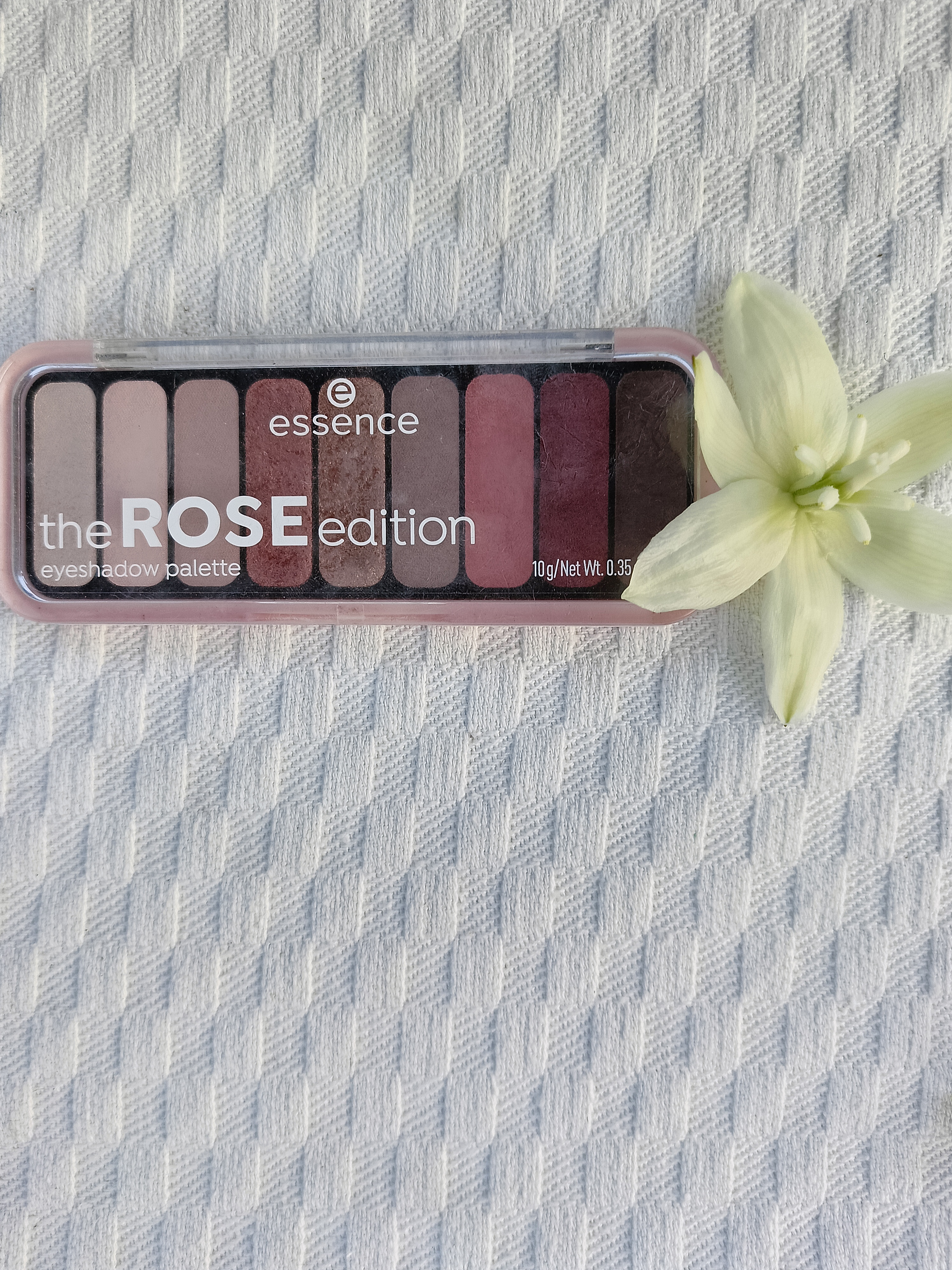 Оцінюю палетку тіней для повік від Essence The Rose Edition Eyeshadow Palette