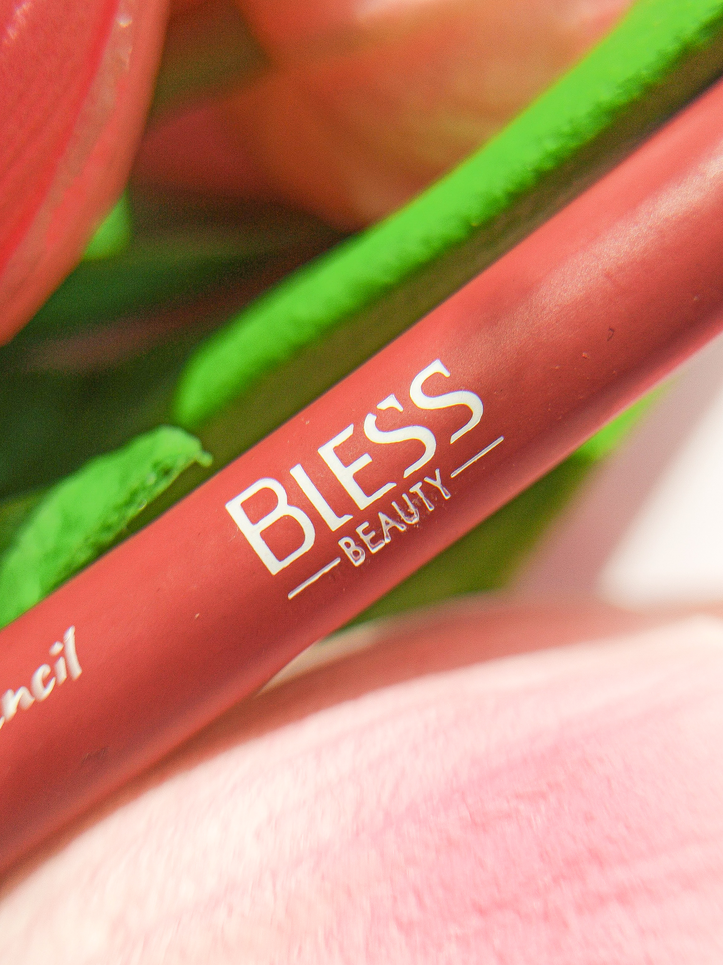 Bless Beauty | Lip's Focus Pencil
