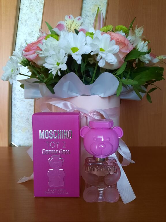 Яскрава, кокетлива, оригінальна і така смачна туалетна водичка Moschino Toy 2 Bubble Gum