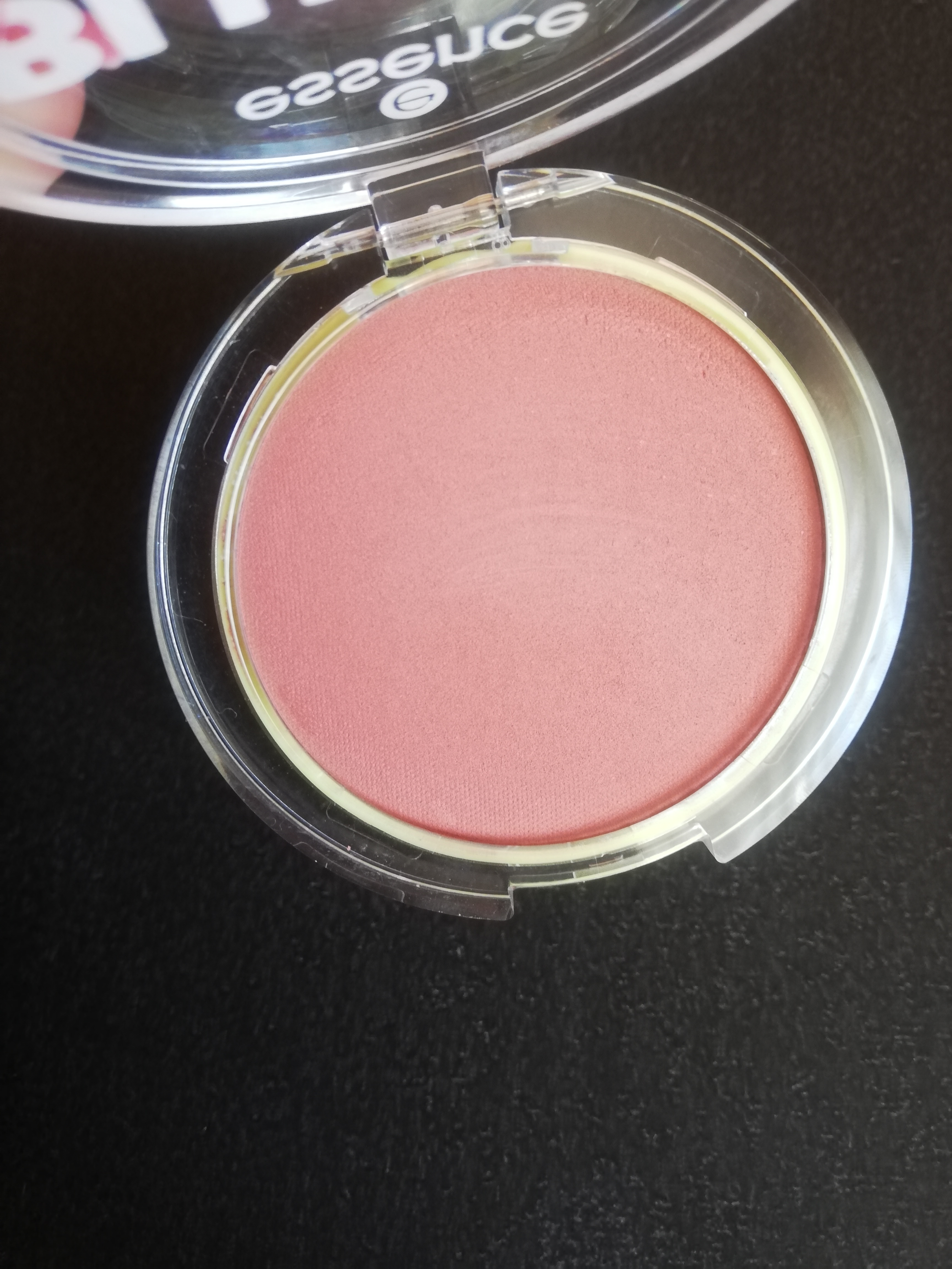 Essence the blush crush 020 Deep Rose