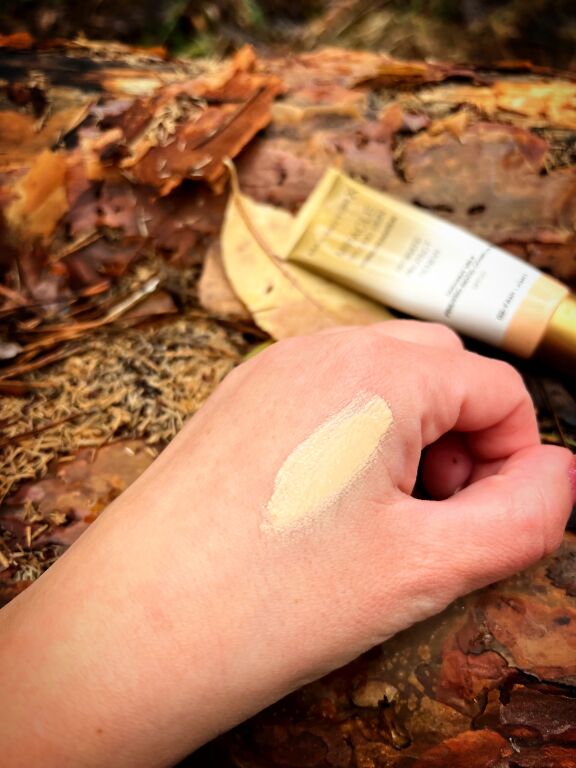 Тональна основа Max Factor Miracle Second Skin Foundation.