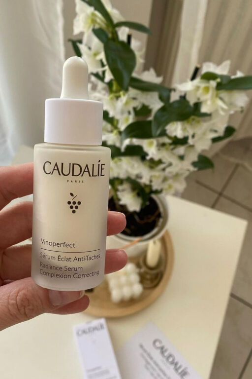 Огляд сироватки для сяяння шкіри Caudalie Vinoperfect