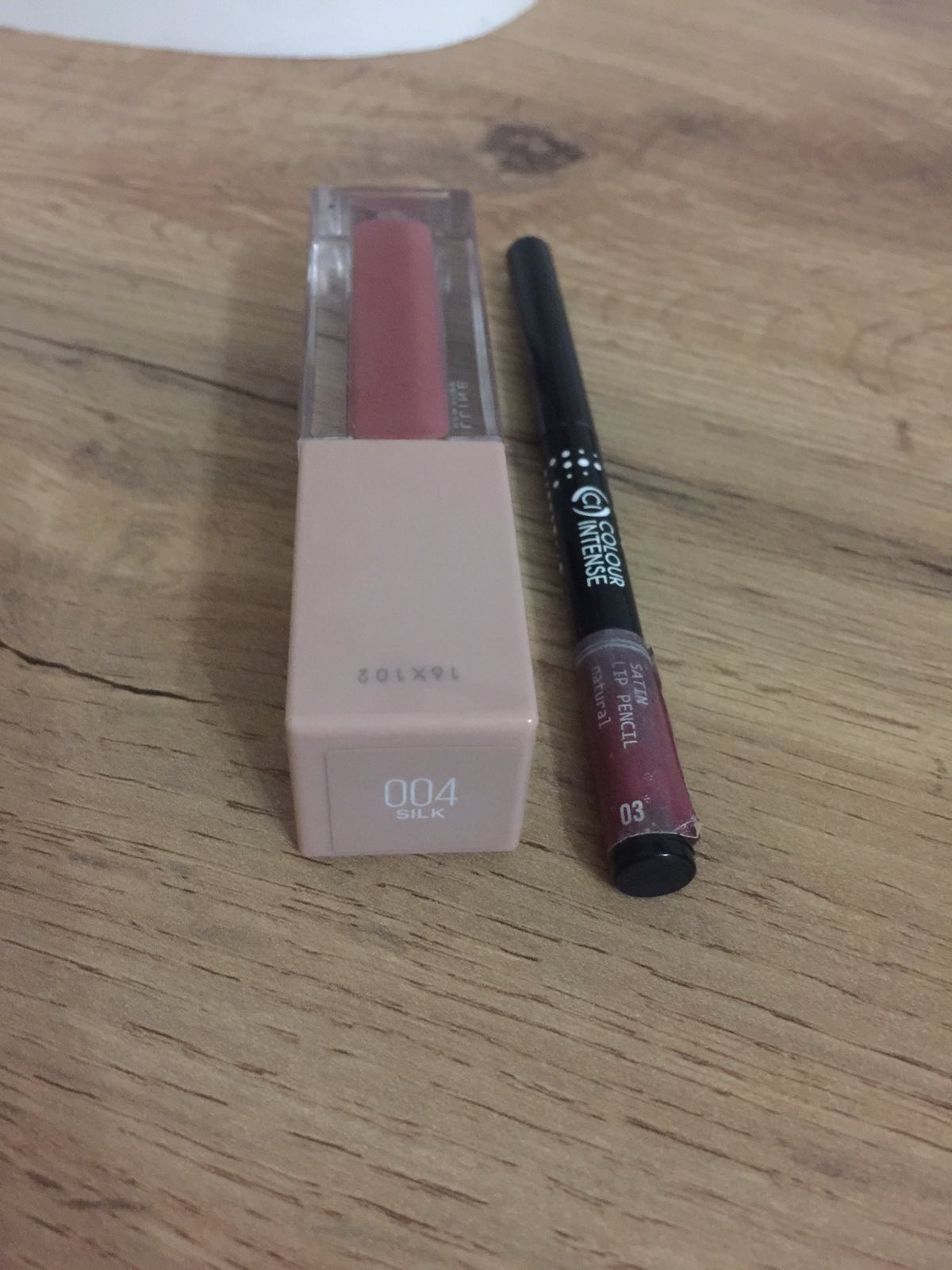 Блиск  Maybelline New York Lifter Gloss  та Colour Intense Олівець для губ SATIN