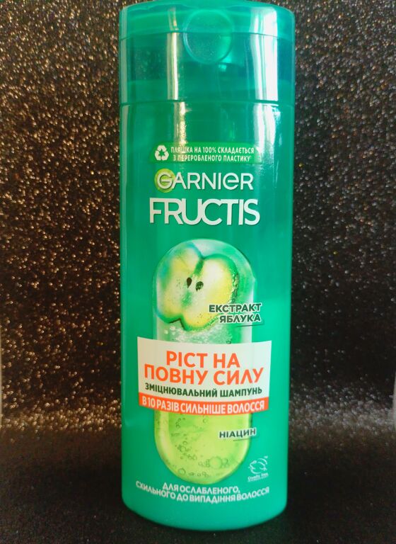 Шампунь Garnier Fructis 'Ріст на повну силу' з ніацинамідом та екстрактом яблука