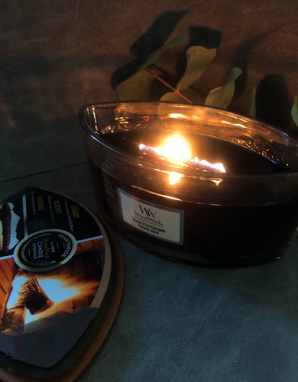 Затишок з WoodWick: ароматична свічка Black Peppercorn