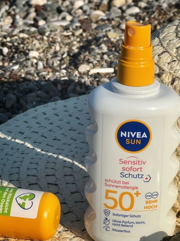 NIVEA Sun Protect & Sensitive Spray - для мене виявився ідеальним!