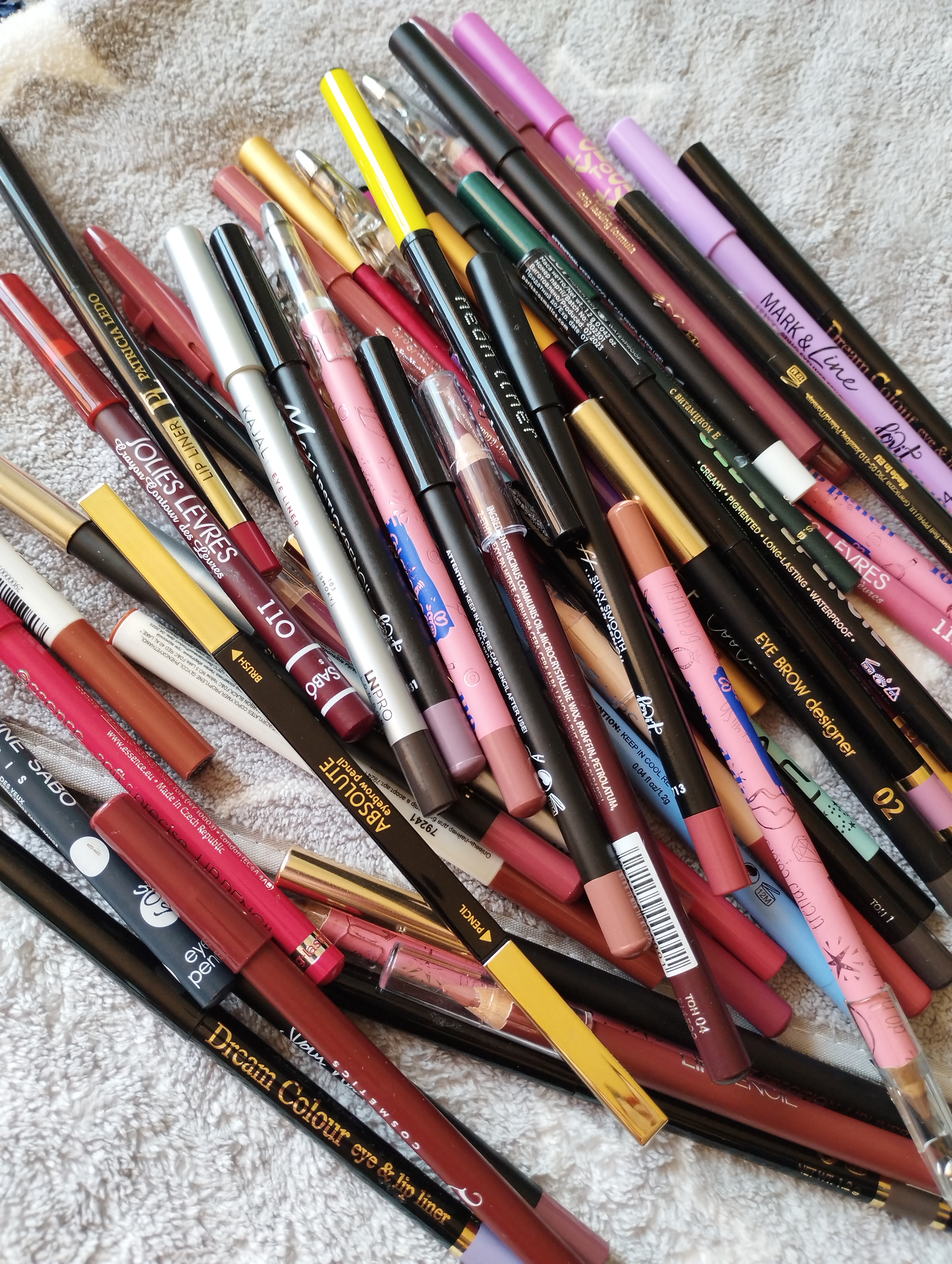 Шок-контент: моя колекція олівців