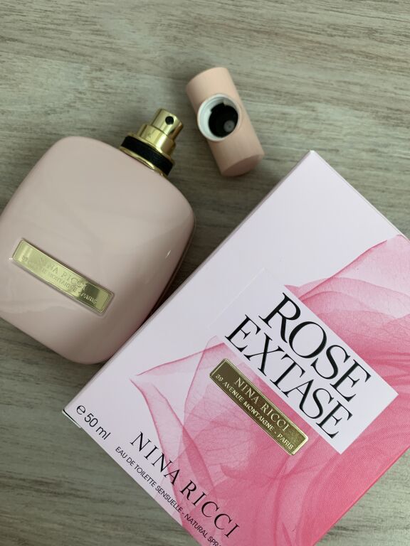 Rose Extase Nina Ricci- аромат помадної троянди з малиною