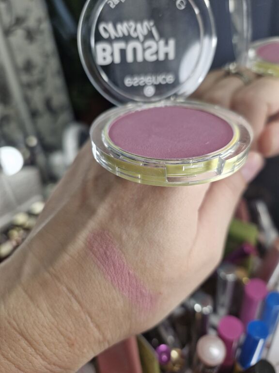 Рум'яна essence blush crush 060 дуже гарні і доступні, і невже це аналог Dior?