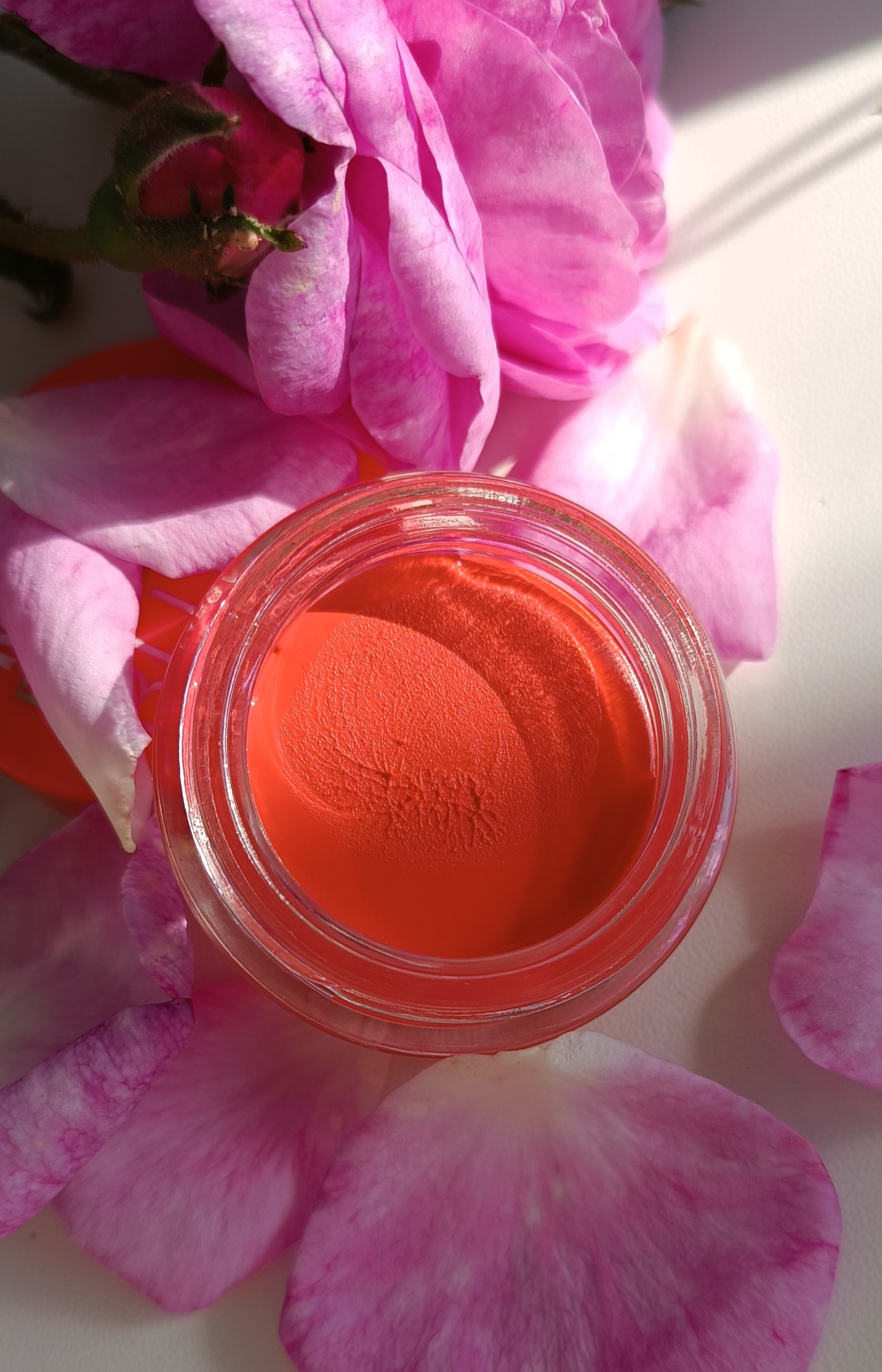 Кремові рум'яна Makeup Revolution Mousse Blush у відтінку Grapefruit Coral