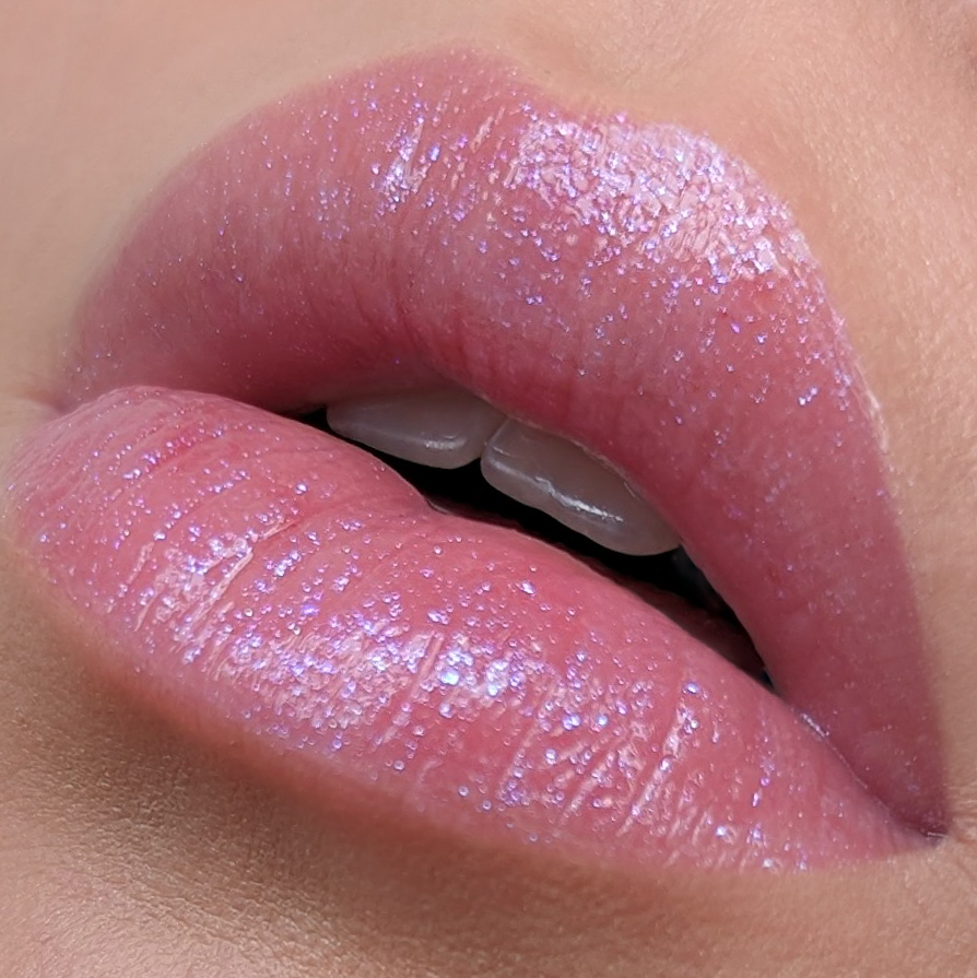 Bless Beauty Holographic Lip Gloss у відтінку 03