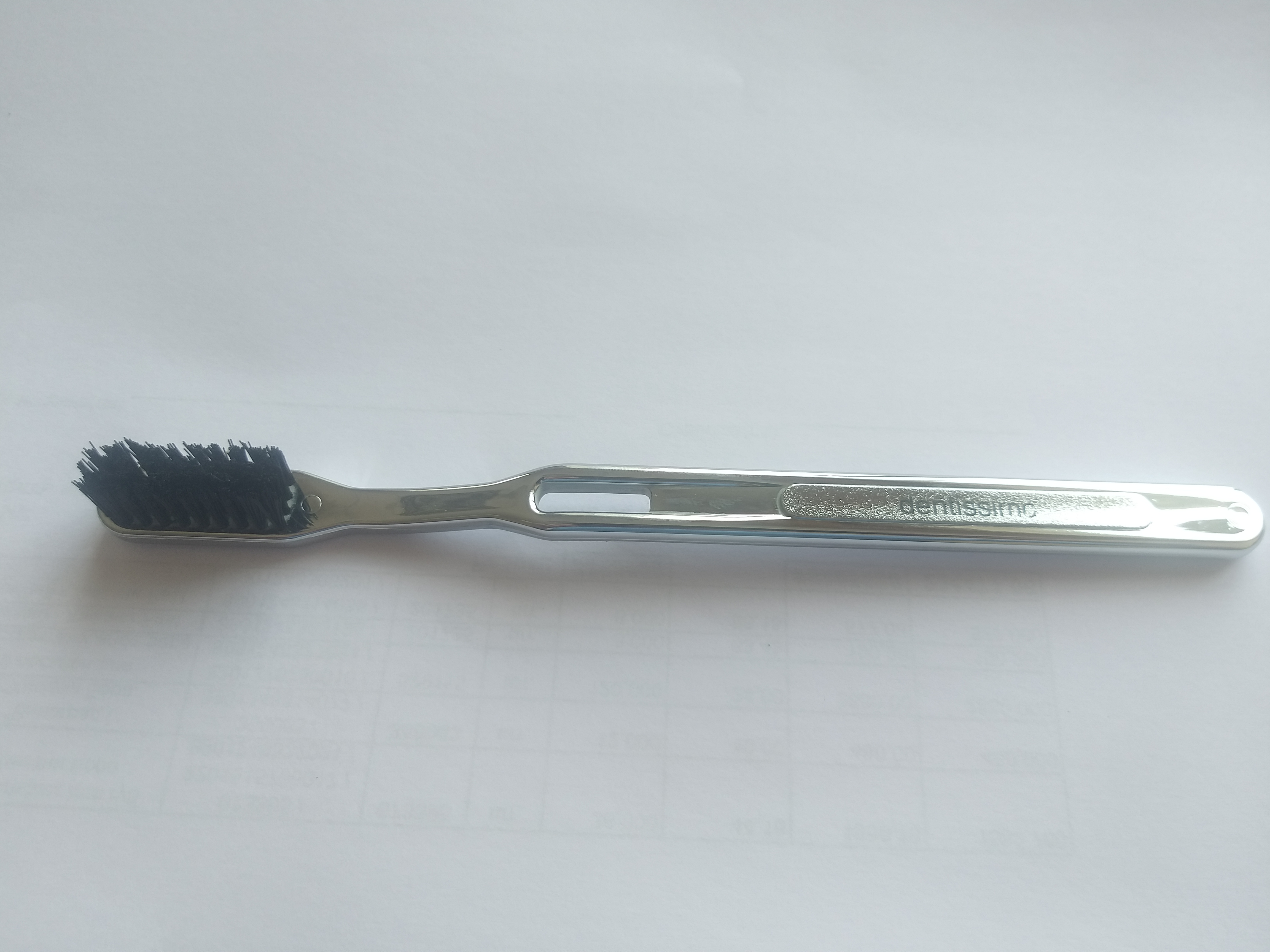 зубна щітка зі срібною ручкою