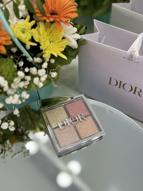 Огляд на палетку хайлатерів від Dior